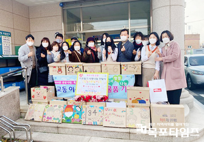 목포혜인여자중학교 학생자치회가 학생 성금으로 마련한 생필품 박스를 저소득층 및 독거노인 17세대에 전달했다.